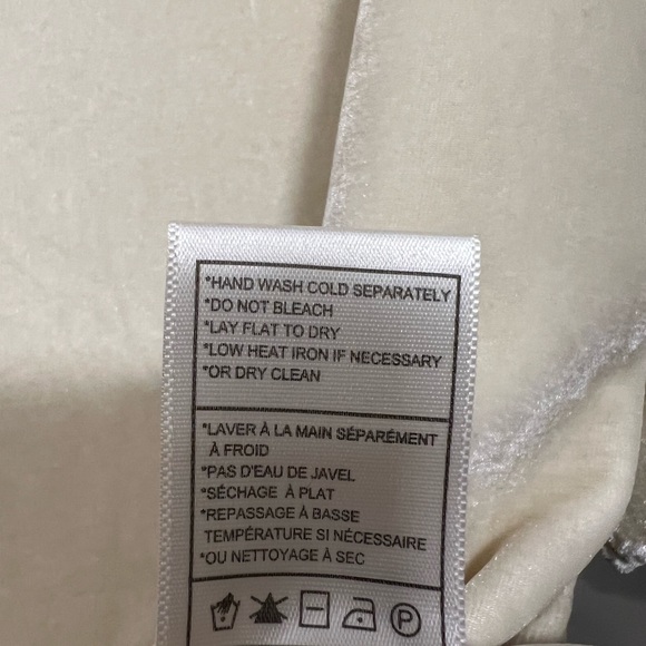 Like New Cupcakes And Cashmere Cream Velvet Top w/ Dolman Sleeves Size XS - Picture 5 of 6